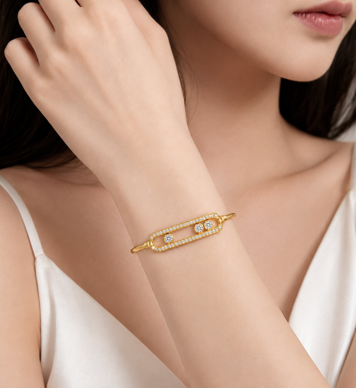 Relic Linear Halo Bangle (Gold), model styling view