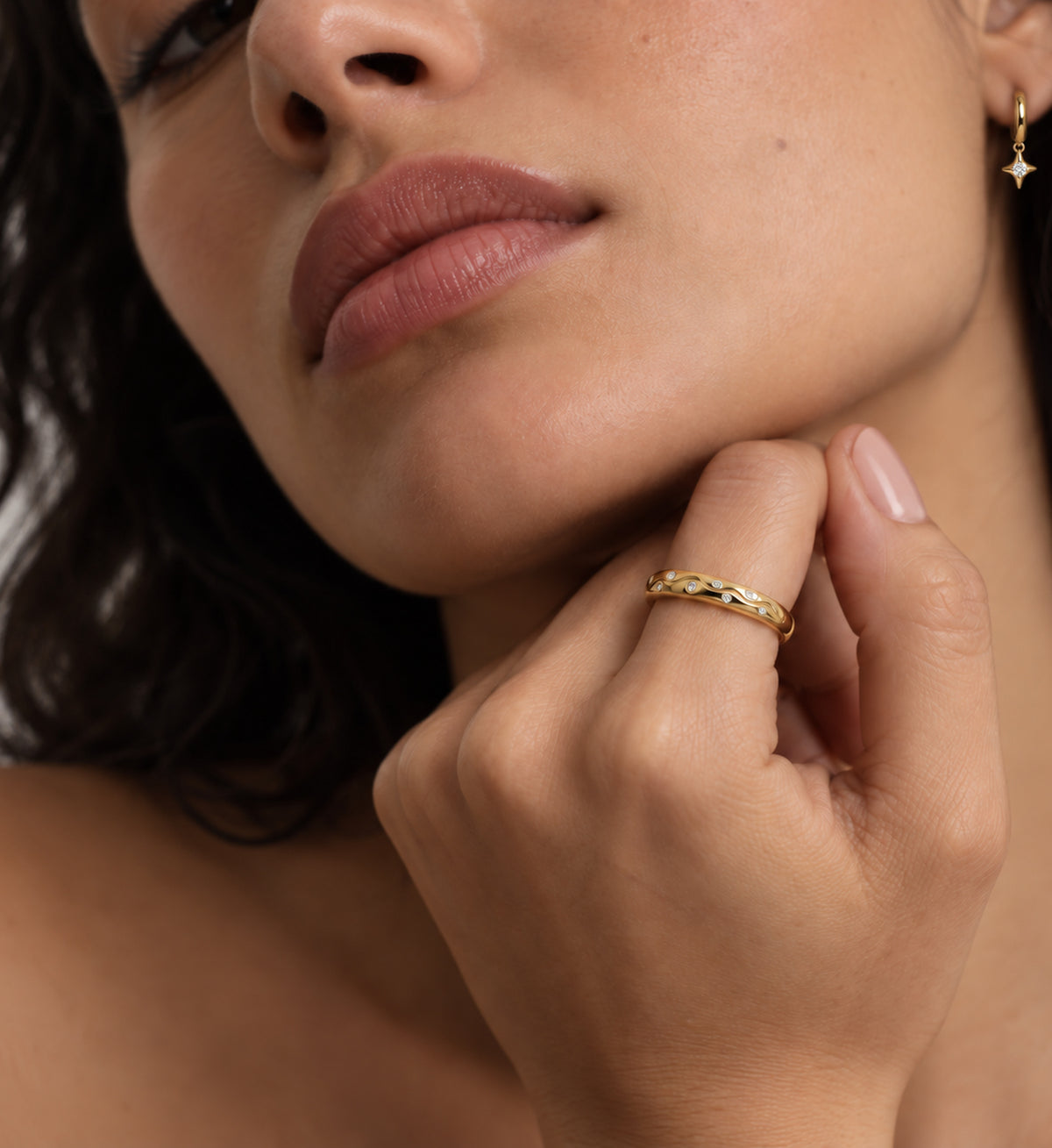 Astra Constellation Wave Ring (Gold), model styling view