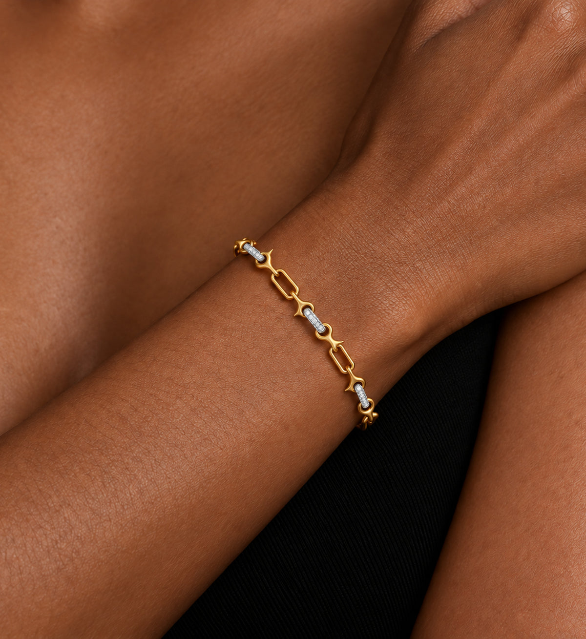 Astra Star Link Bracelet (Gold), model styling view