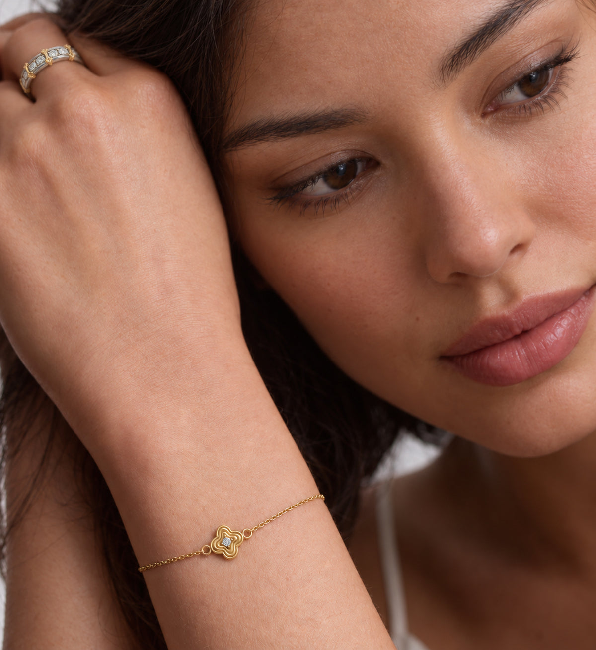 Flora Quatrefoil Chain Bracelet (Gold), model styling view