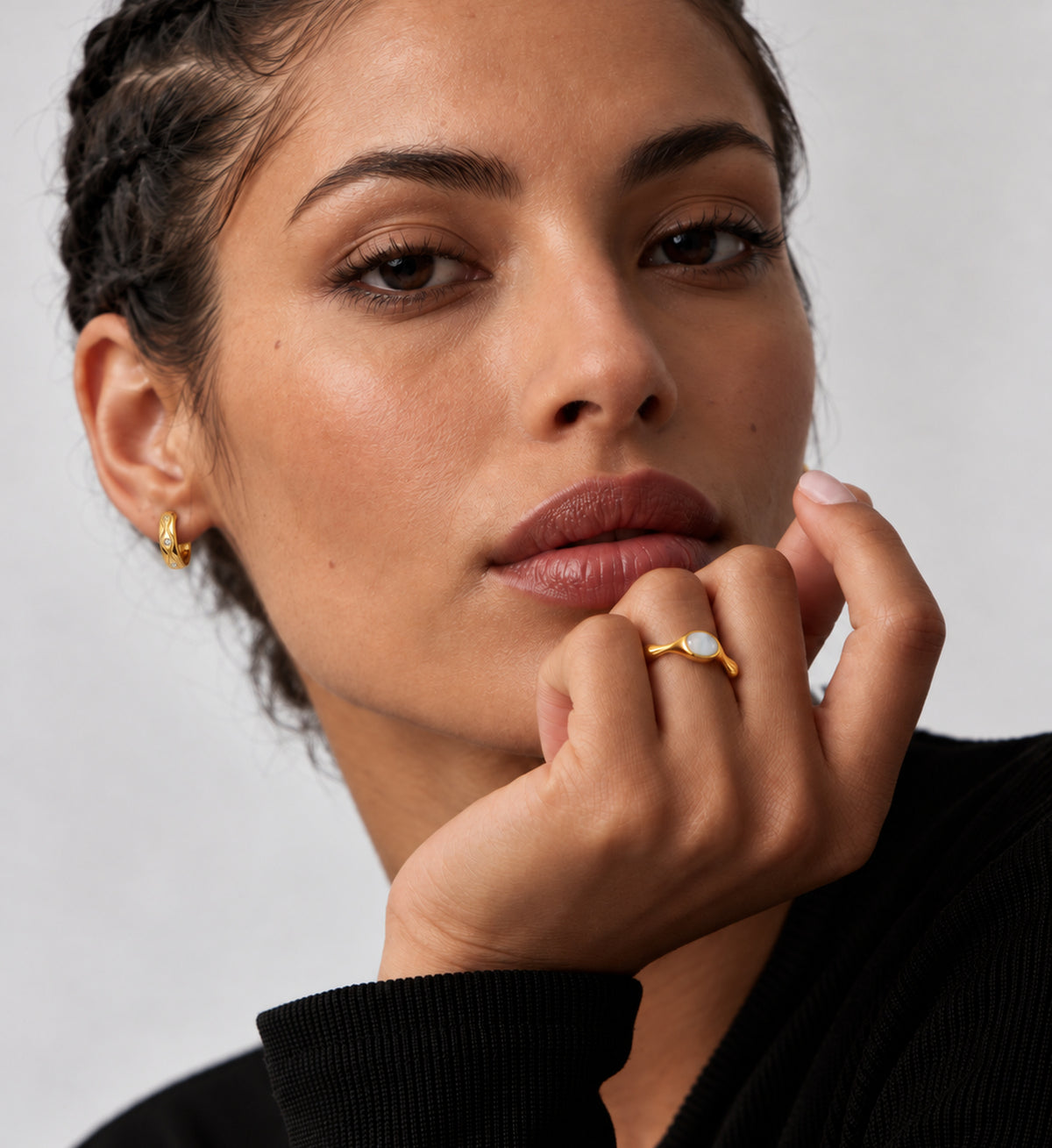 Opaline Ripple Ring (Gold), model styling view